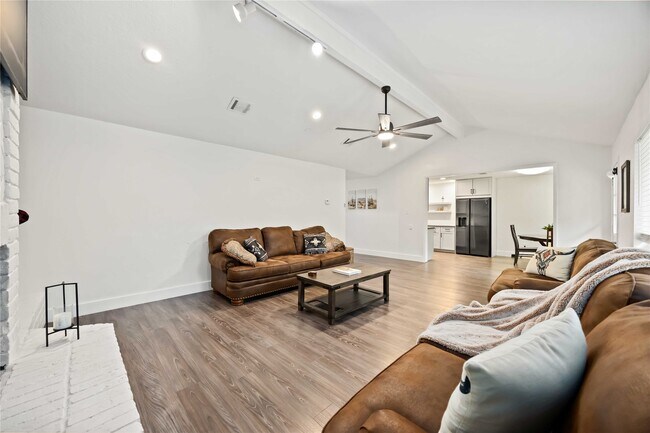 Building Photo - 22419 Deville Dr