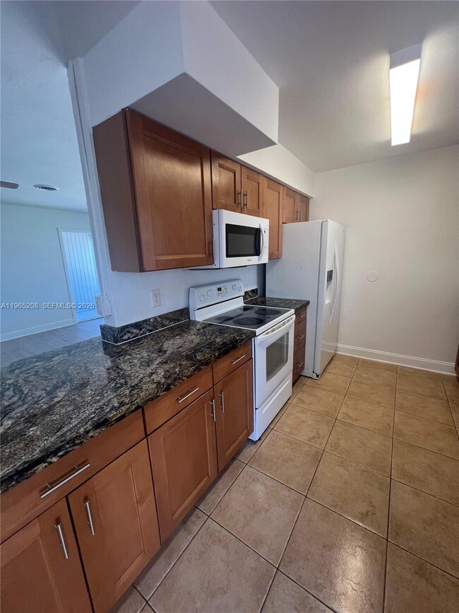 Photo - 2010 N 61st Ave