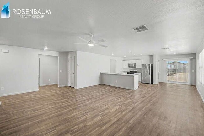 3520 N La Paz Dr