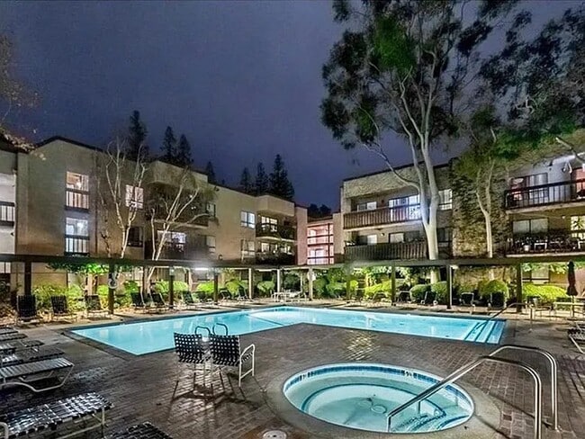 Photo - 22100 Burbank Blvd Unidad 367