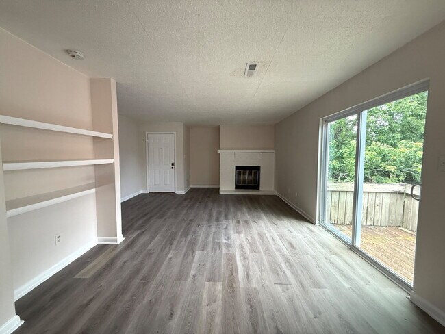 Photo - "Charming 2-Bed Oasis in Huntsville - Cozy 869 Sq. Ft. Retreat!" Unit D