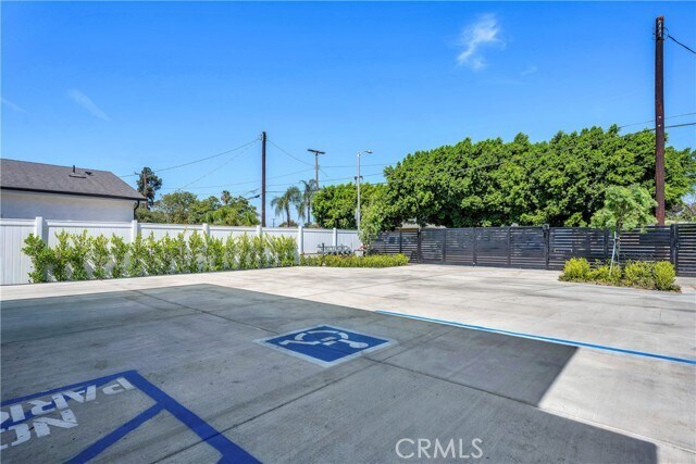 Photo - 10882 Dora St