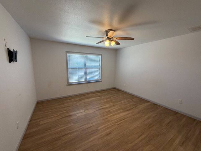 Photo - Luxurious Two-Bedroom Townhome Located In Lincoln 16!