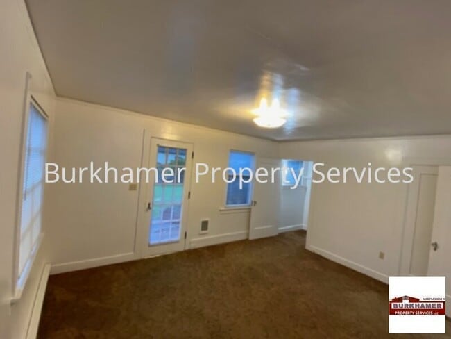 Photo - 203 E Broadway Ave