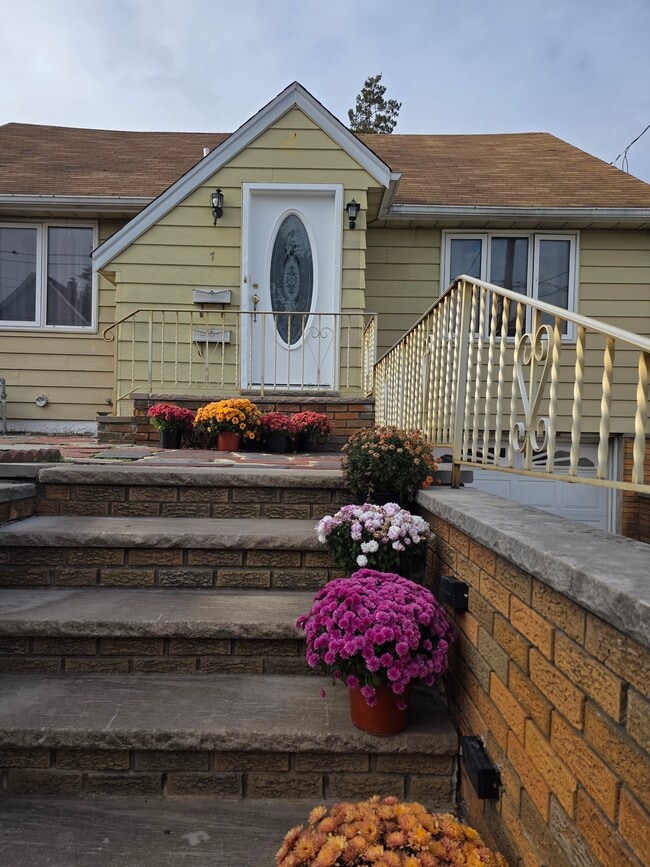 Building Photo - 7 High St Unit 2