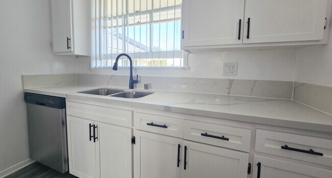 Photo - 611 Levering Ave