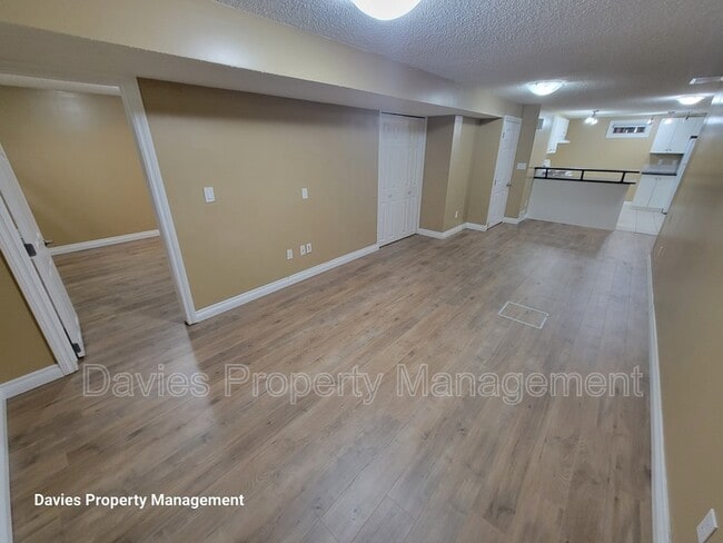 Photo - 9072-9052 52 St NW