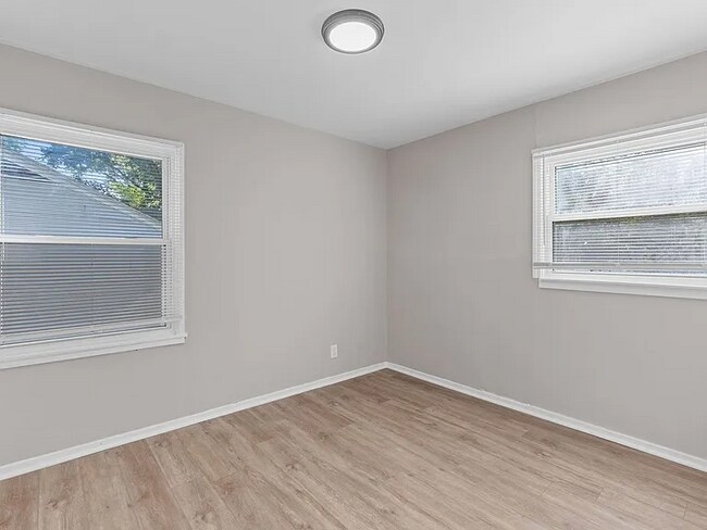 Photo - 332 Cameron Rd