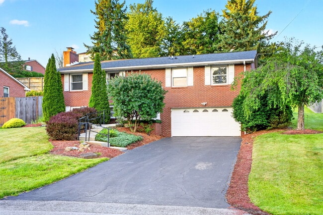 Photo - 436 Sharon Rd