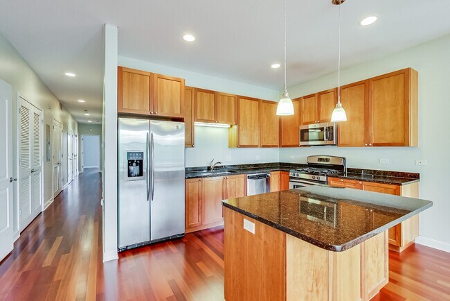 Photo - Available July 1st - 3 Bedroom in Wicker Park Unidad 302