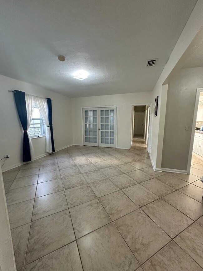 Living room - 1458 NE 178th St