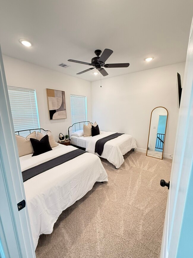 Photo - 5527 Denmark St