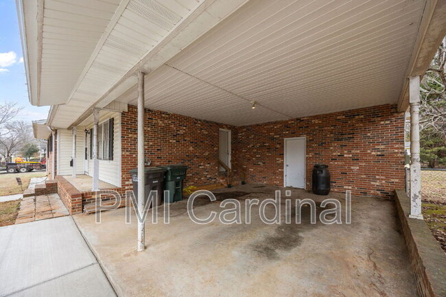 Photo - 2616 Redbud Dr