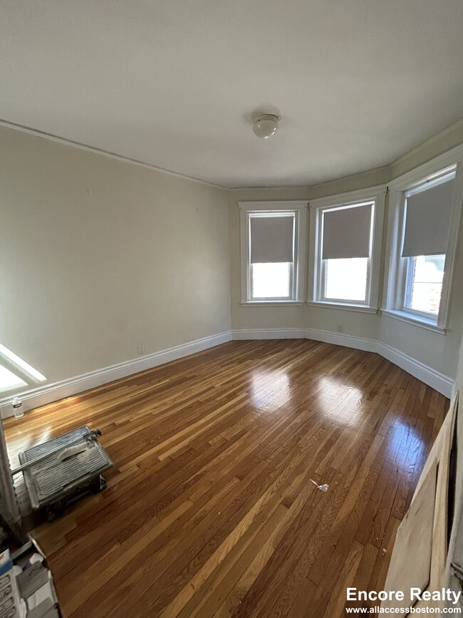 Building Photo - 5 Walbridge St Rental