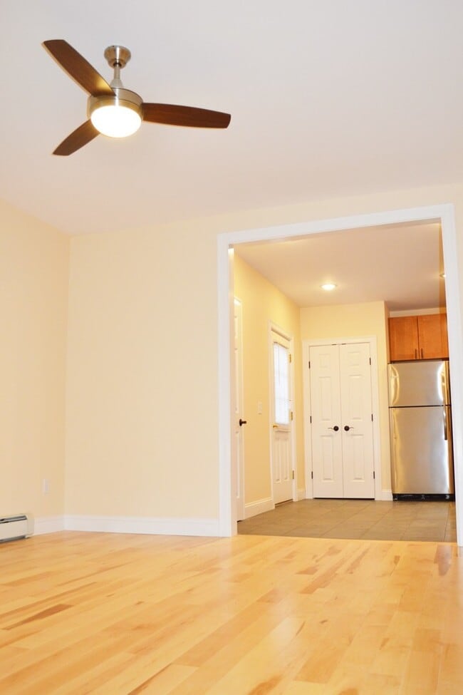 Building Photo - 71 King St Rental
