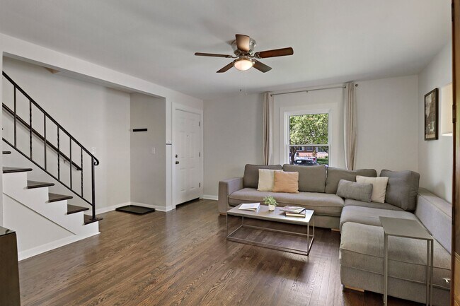 Photo - 2317 Western Ave Unidad 2319