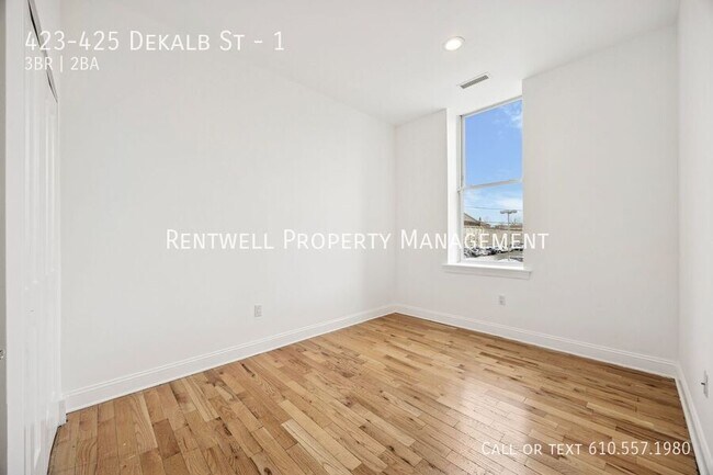 Photo - 423-425 Dekalb St-1 Unit 1