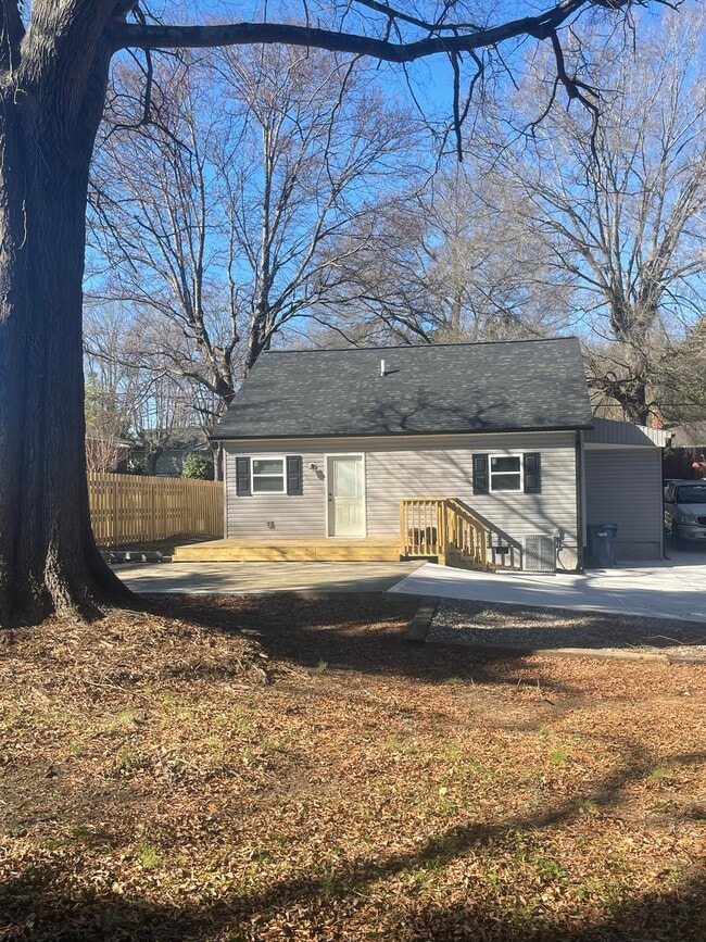 Photo - 916 9th St NE