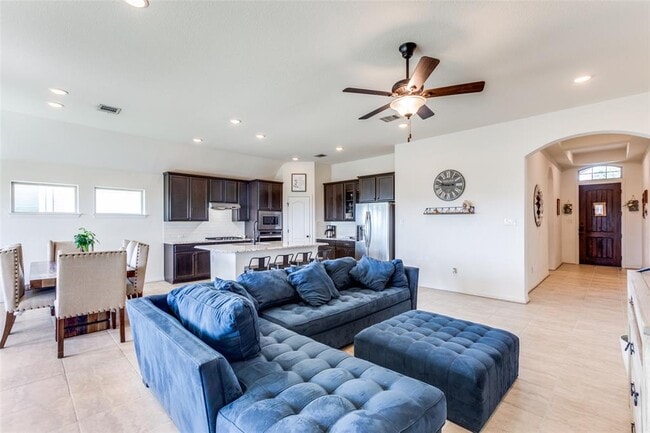 Photo - 874 Spinnaker Loop