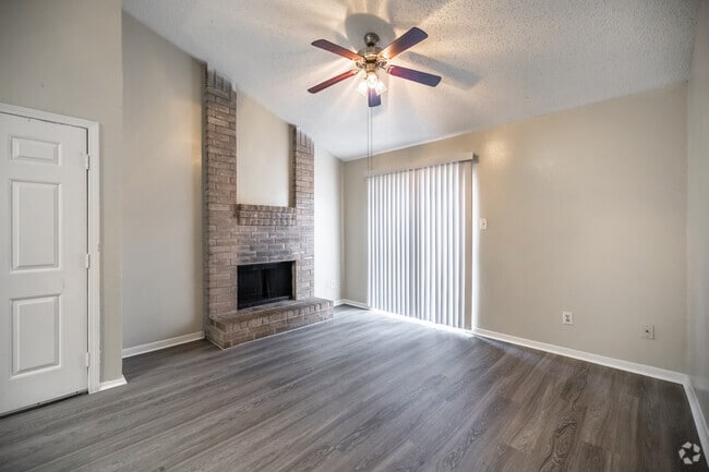 2BR, 2BA - 945SF - Living Room