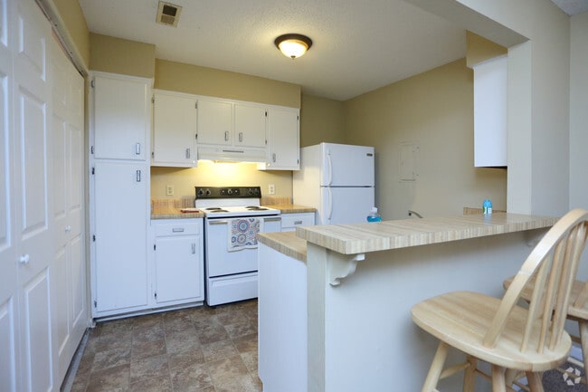 Summer Lodge Apartments