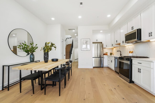 Photo - 808 12th St NE