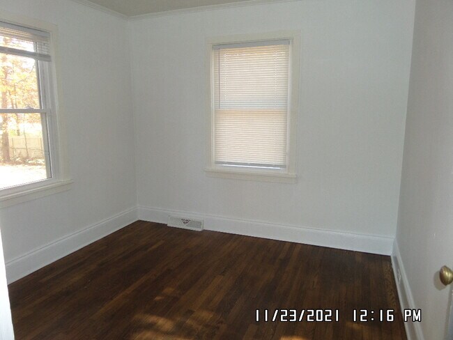 Photo - 2124 Ravendale St