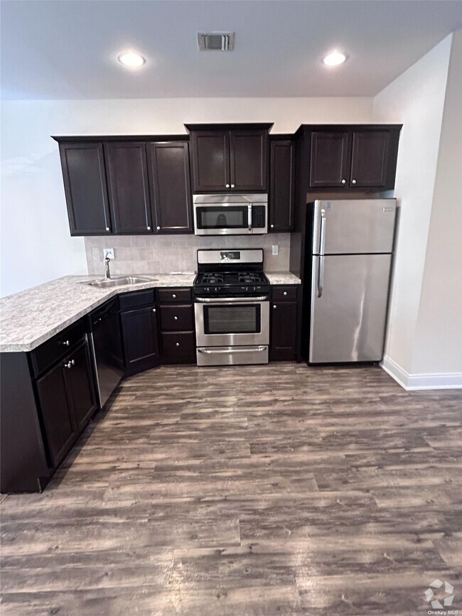 Building Photo - 28 5th Ave Rental
