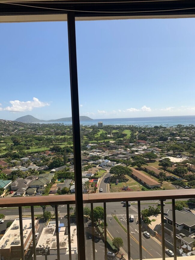 Building Photo - Luxury Kahala Condo - 3bd/2ba/2pkg, High F... Unit 23A