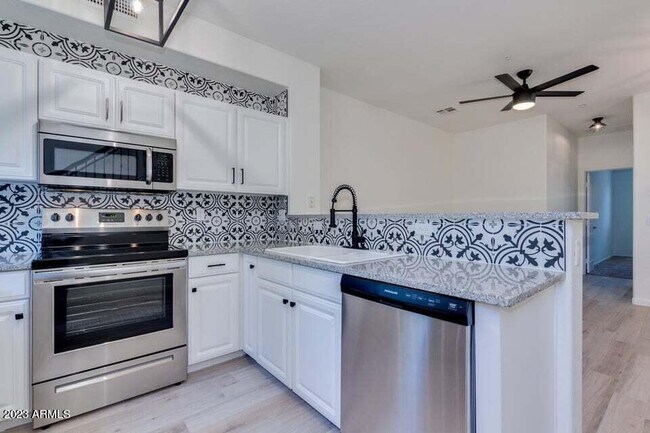 Photo - 160 W Commerce Ct