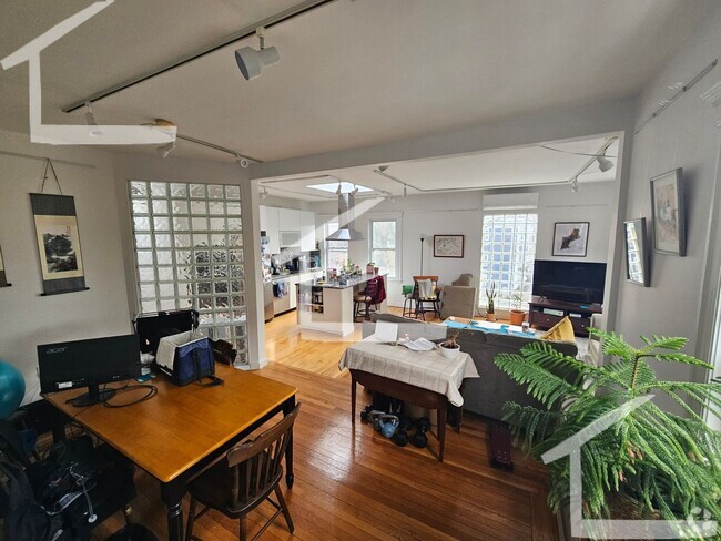Building Photo - Mid Cambridge 3 bed 2 bath Stunner! for 9/... Rental