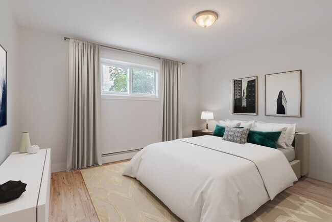 Photo - 621 Base Line Rd. E.