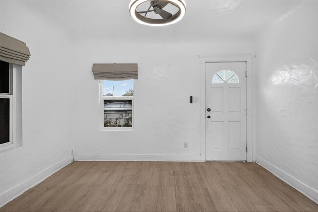 Photo - 621 Morrison St
