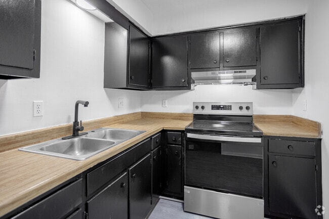 2BR, 1BA - 977SF - Kitchen