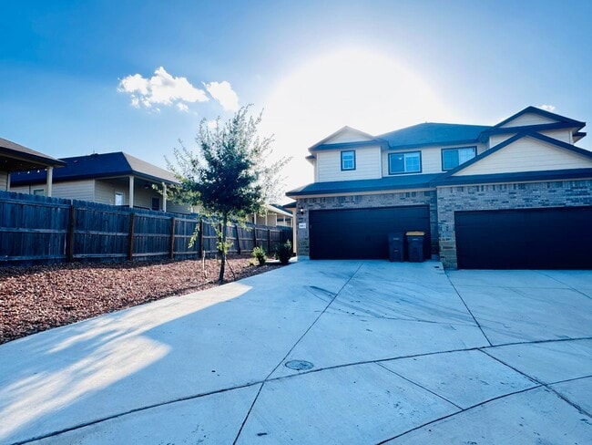 Building Photo - 5611 Rio Cyn