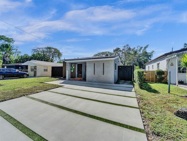 Building Photo - 2066 NE 174th St