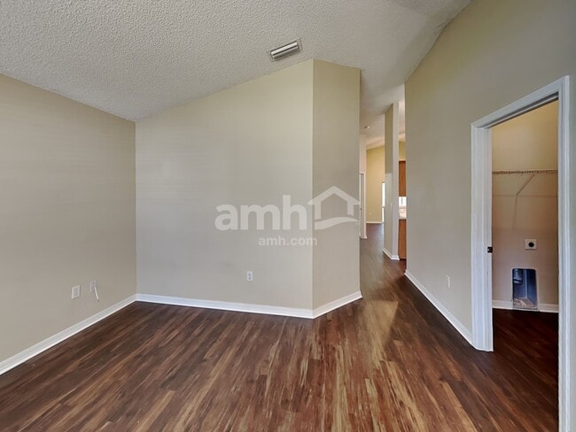 Photo - 635 Sedgewood Cir