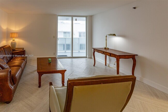 Photo - 2401 Collins Ave