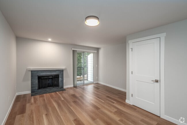 2BR, 1.5BA - 900SF - Living Room - Mount Si