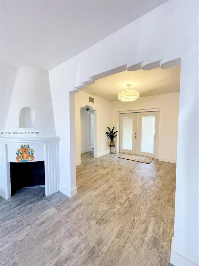 Building Photo - 1040 Lenox Ave. Unit 1040