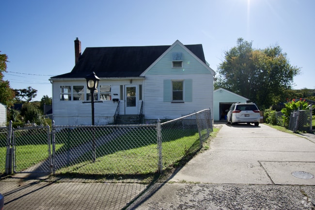 Building Photo - 1241 Locust Ave Rental
