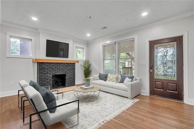 Photo - 265 Haas Ave SE