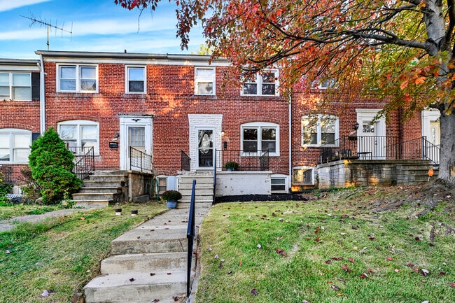 Welcome Home! - 104 Westowne Rd