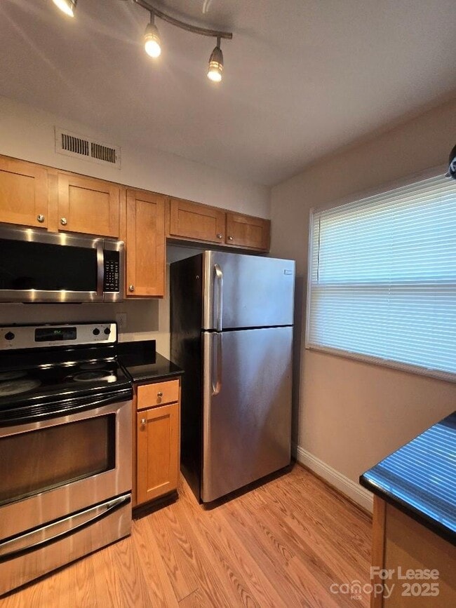 Photo - 1207 Green Oaks Ln