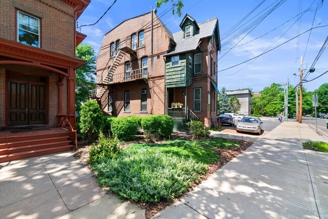 Photo - 66 Trumbull St Unit 66-3