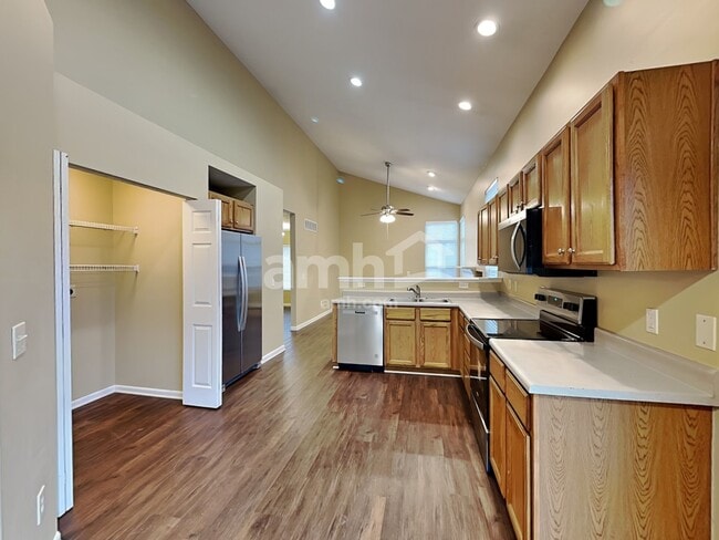 Photo - 4695 Woodfield Dr