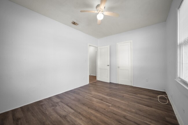 Photo - 1602 Wambolt St