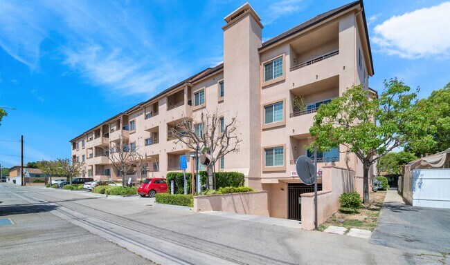 Photo - 1301 N Hollywood Way Unidad 302