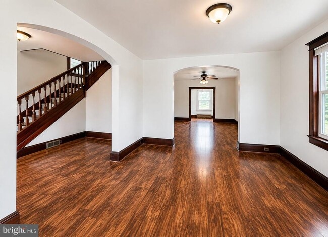 Photo - 8 N Virginia Ave