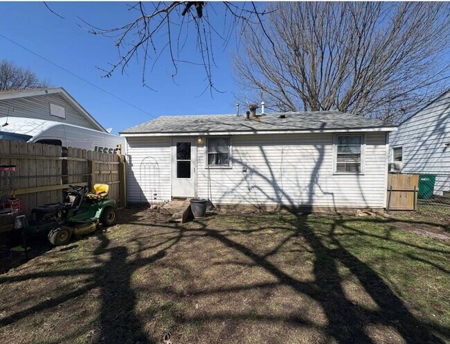 1035 Elmhurst Ave